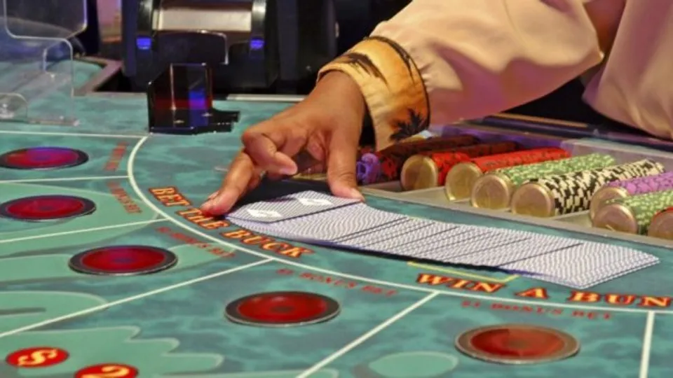 how to play baccarat